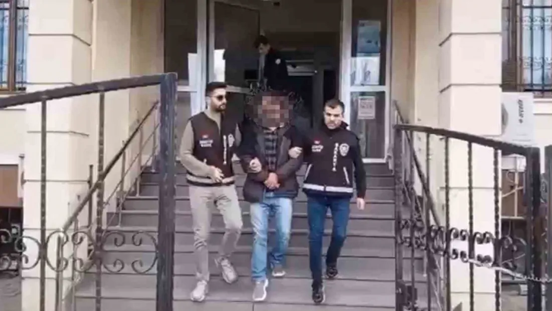 10 yıldır firari olan şüpheliyi polis yakaladı
