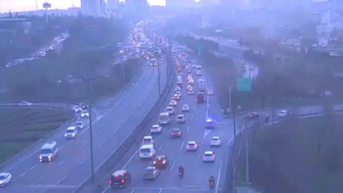 Bağcılar TEM Otoyolu'nda zincirleme kaza meydana geldi