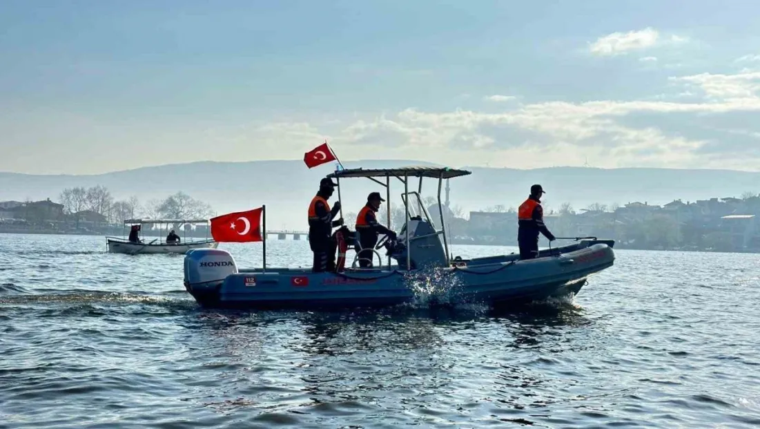 Bursa'da Uluabat Gölü'nde büyük operasyon...30 kişi suçüstü yakalandı