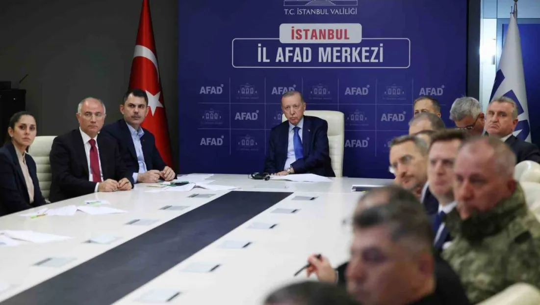 Cumhurbaşkanı Erdoğan, AFAD'daki kriz merkezinde depreme ilişkin bilgi aldı