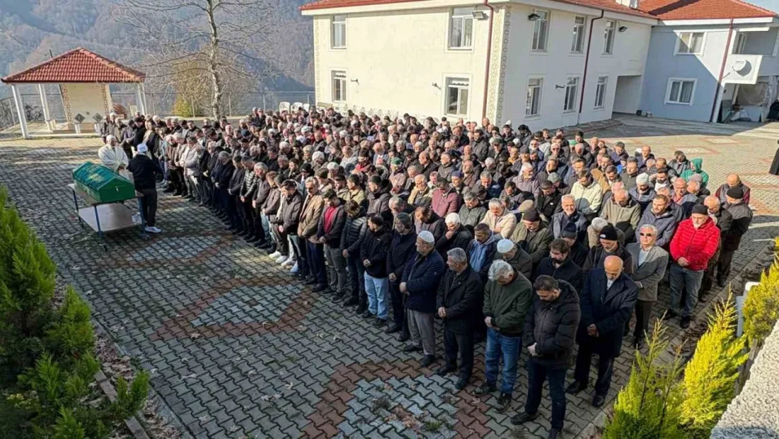 Otomobilin çarpması neticesinde hayatını kaybeden şahıs defnedildi