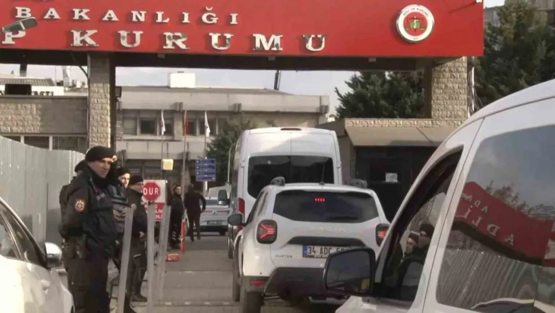 Sadettin Saran, saç ve kan örneği vermek üzere Adli Tıp Kurumuna getirildi