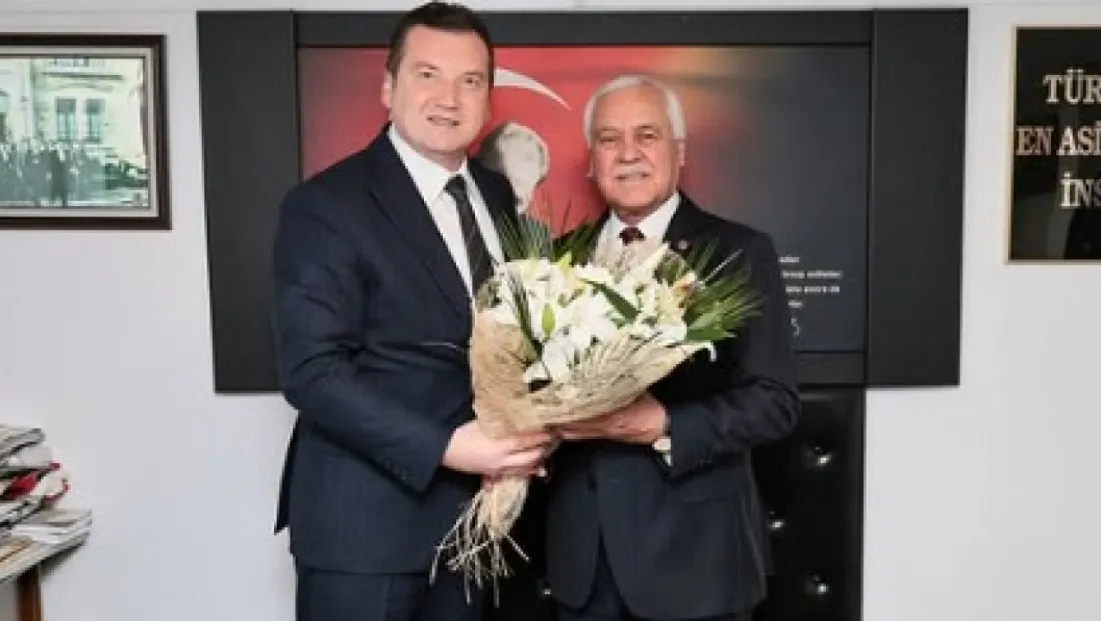 Şoför Esnafına Moral Ziyareti: Başkan Balcıoğlu’ndan 30 Kasım’a Özel Mesaj Başkan Balcıoğlu, Dünya Şoförler Günü’nde şoför esnafına destek ve teşekkürlerini iletti.