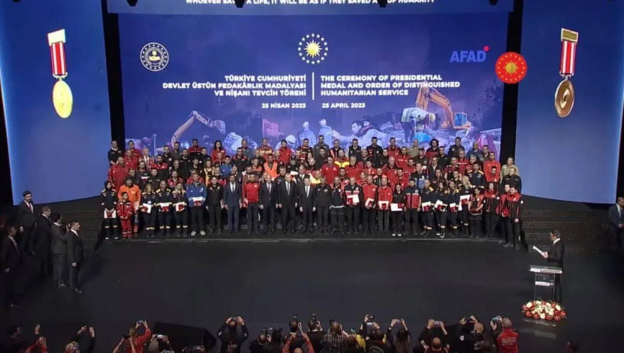 SKA'a Üstün Fedakarlık Madalyası ve Nişanı