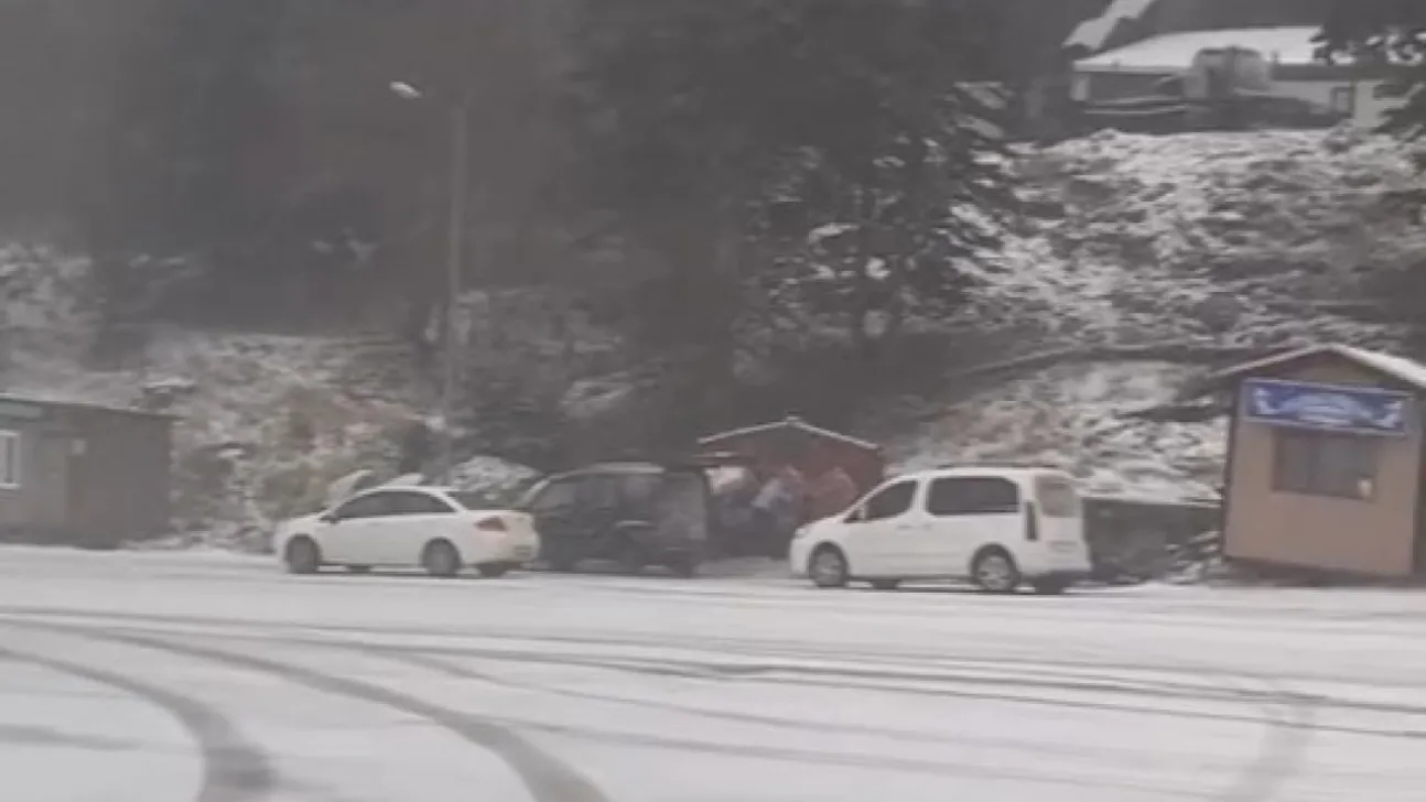 Uludağ'da kar yağışı etkisini gösterdi