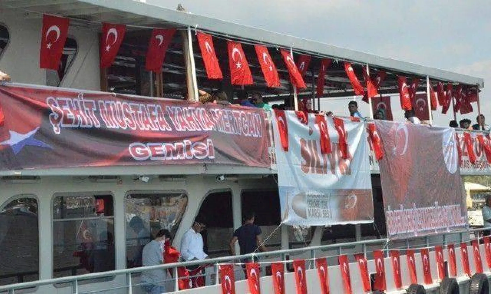 Gemilerle 'Teröre Lanet Mitingi'ne