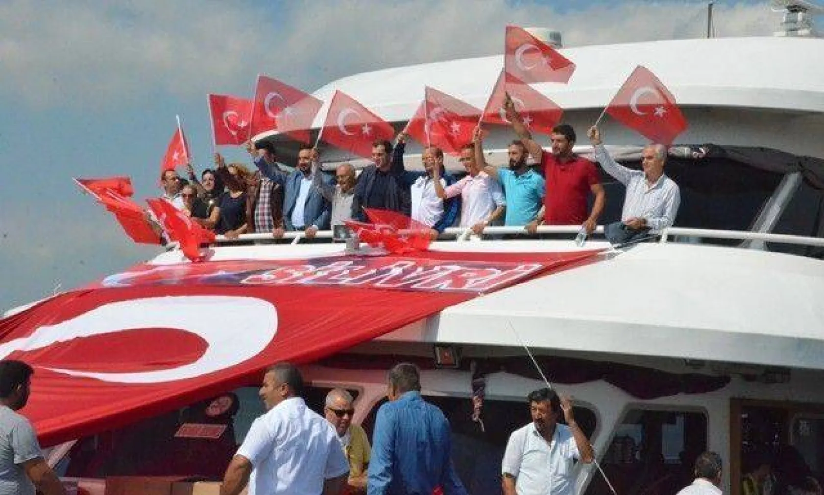 Gemilerle 'Teröre Lanet Mitingi'ne