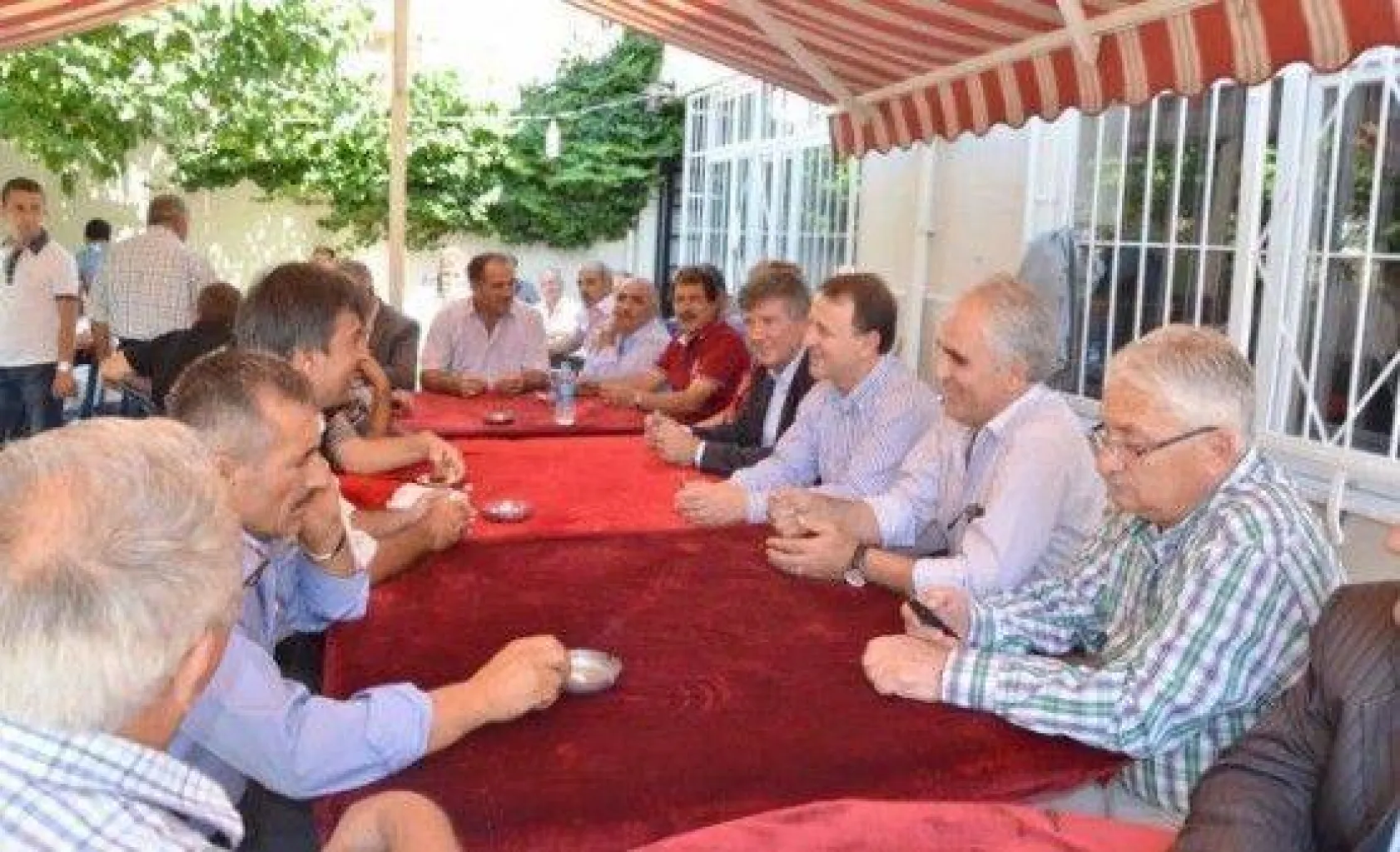 Işıklar Mahallelerde Hemşerileriyle Bayramlaştı