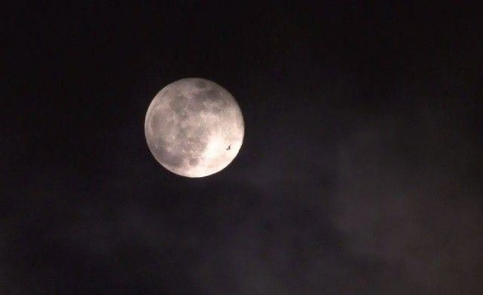 'Süper Ay' kartpostallık görüntüler oluşturdu