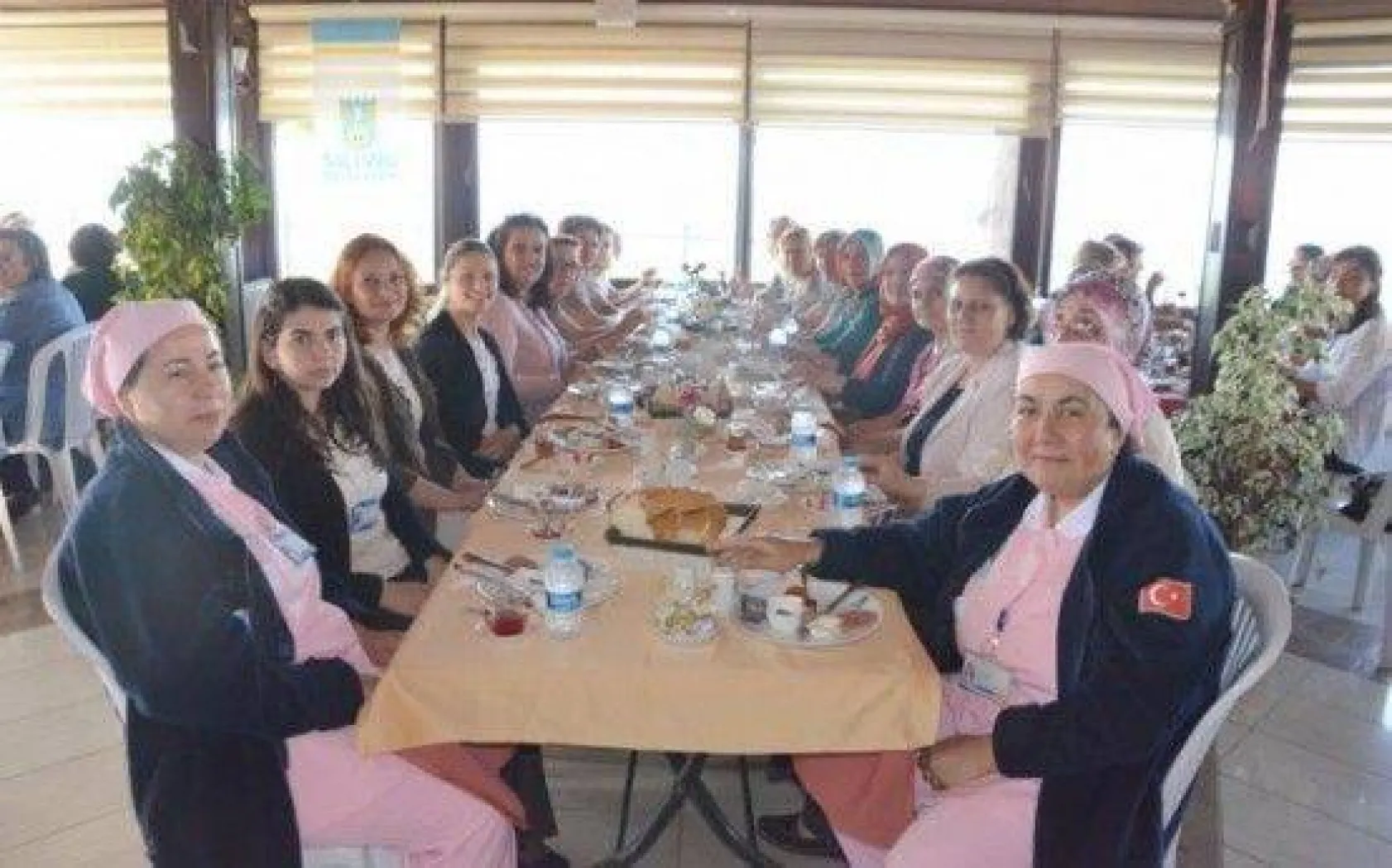 Gümüşyakalı Kadınlar Belediyenin Hizmetlerini İnce