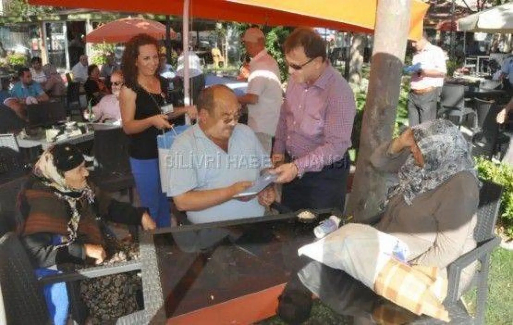 Işıklar'dan Babalara Kravat Hediyesi