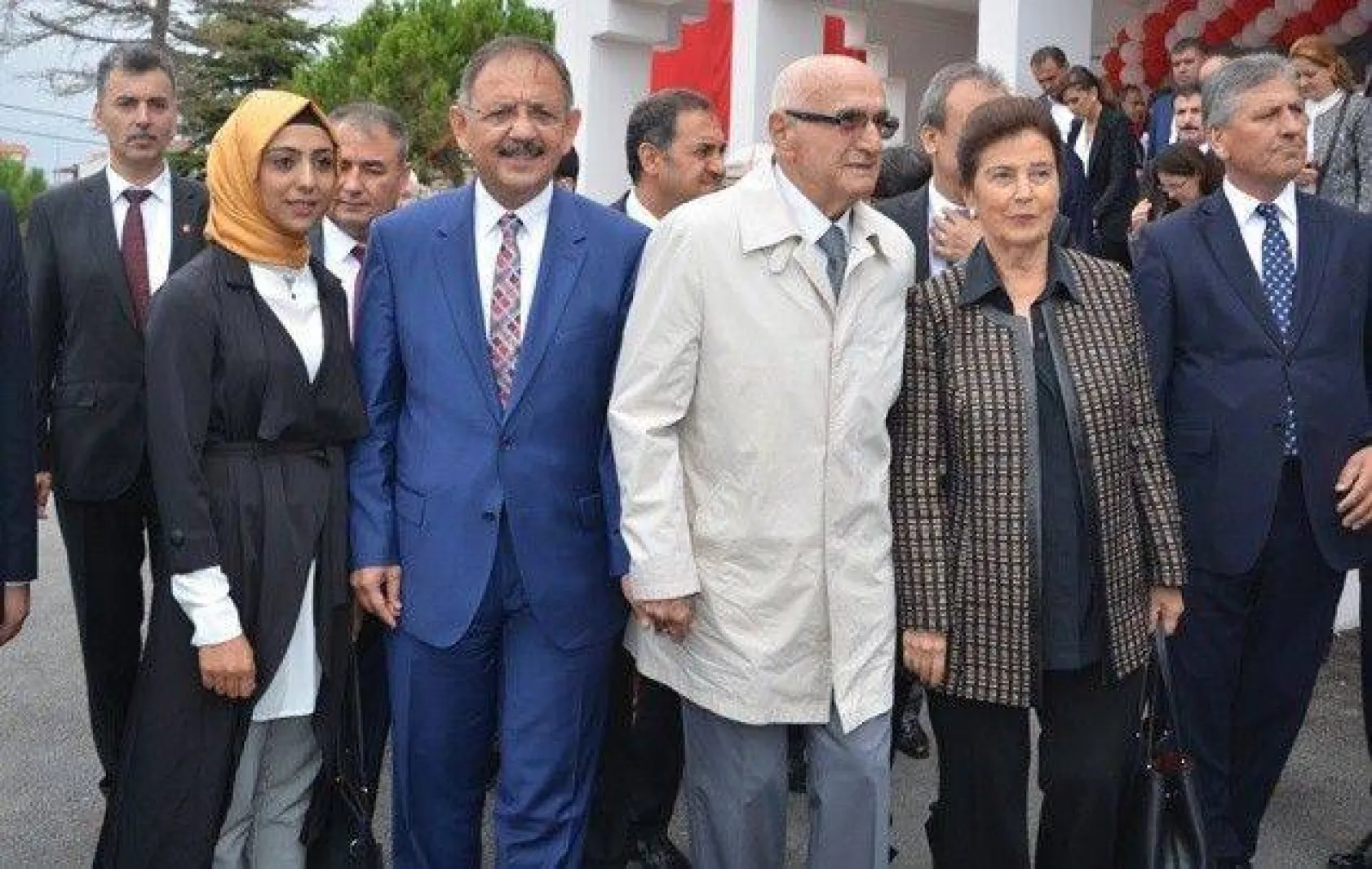 Bakan Özhaseki: 'İstikrar abidesi gibi ayaktayız'