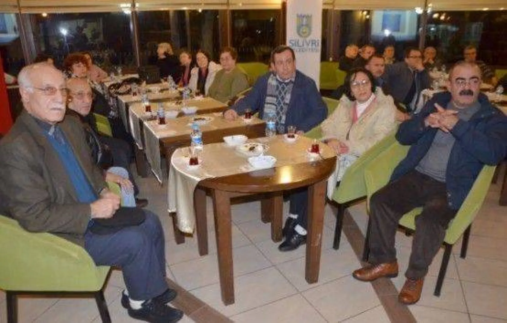 Esentepe Öğretmen Evleri Sakinleri Işıklar İle Bir