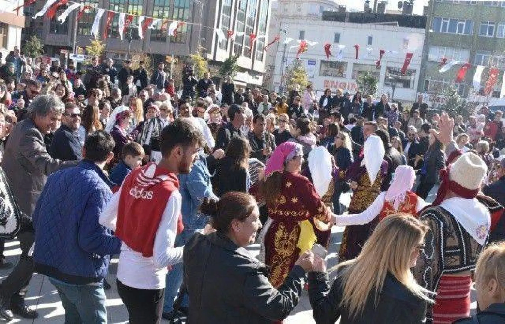 19 Mayıs Meydanı'na Coşkulu Açılış