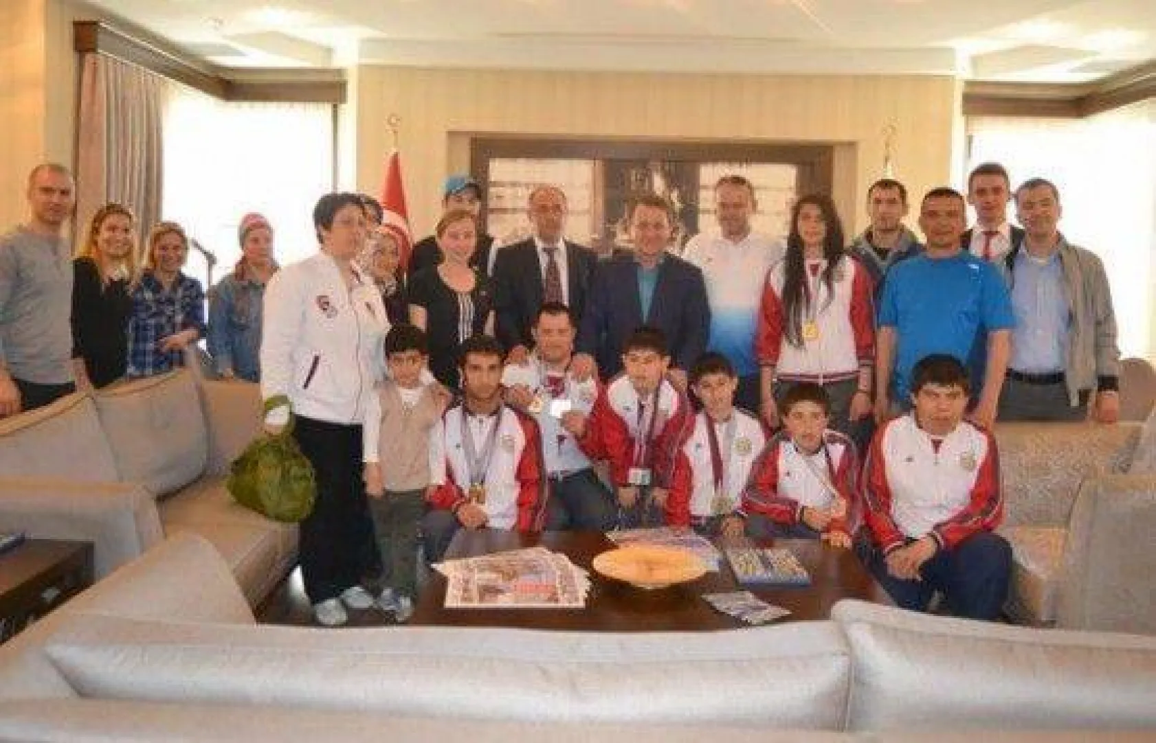 Özel Şampiyonlara Işıklar'dan Şampiyonluk Kutlamas