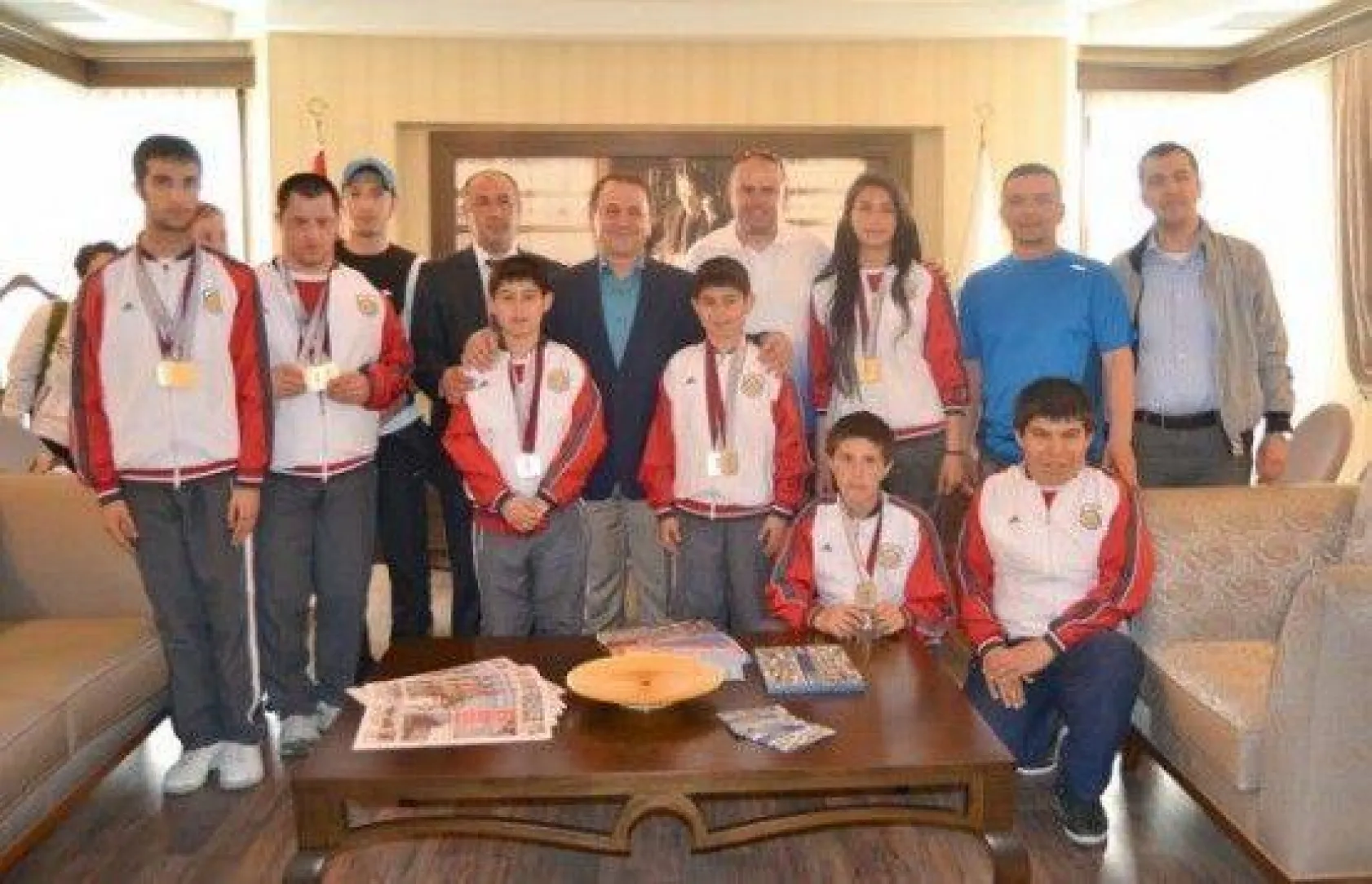 Özel Şampiyonlara Işıklar'dan Şampiyonluk Kutlamas