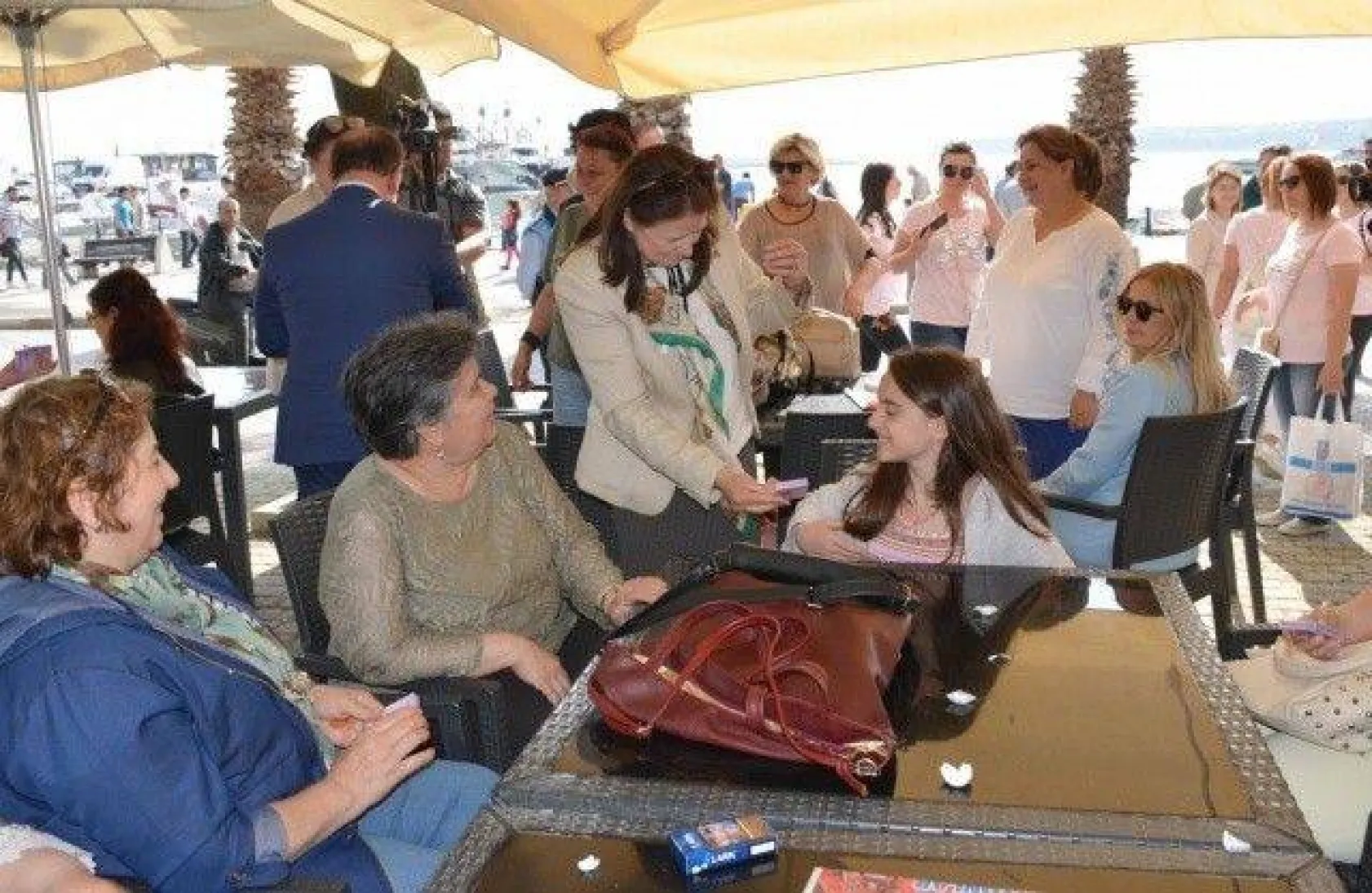 Işıklar Annelerin Gününü Kutladı