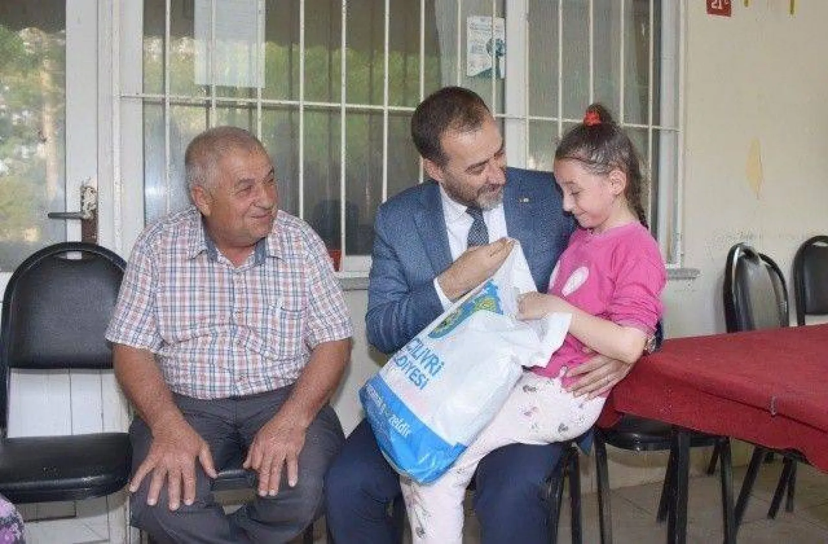 Başkan Yılmaz'dan 20 Bin Çocuğa Bayram Kıyafeti