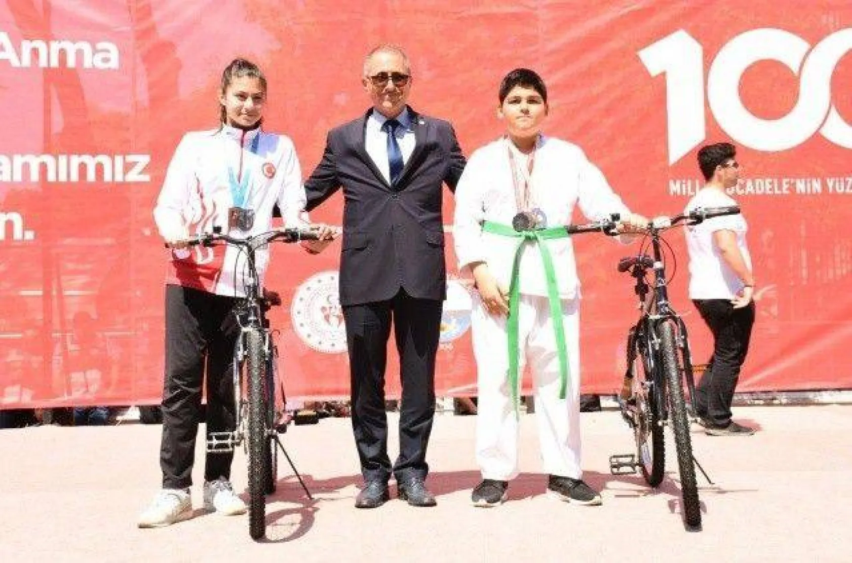 19 Mayıs'ın 100. Yıldönümü Törenle Kutlandı