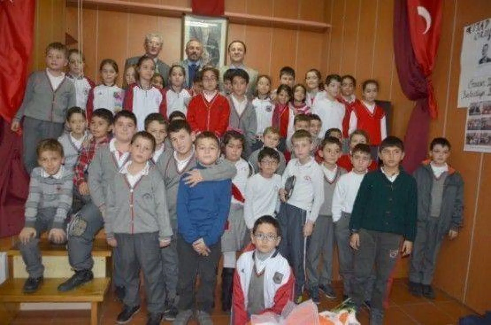 Işıklar miniklere kitap okudu