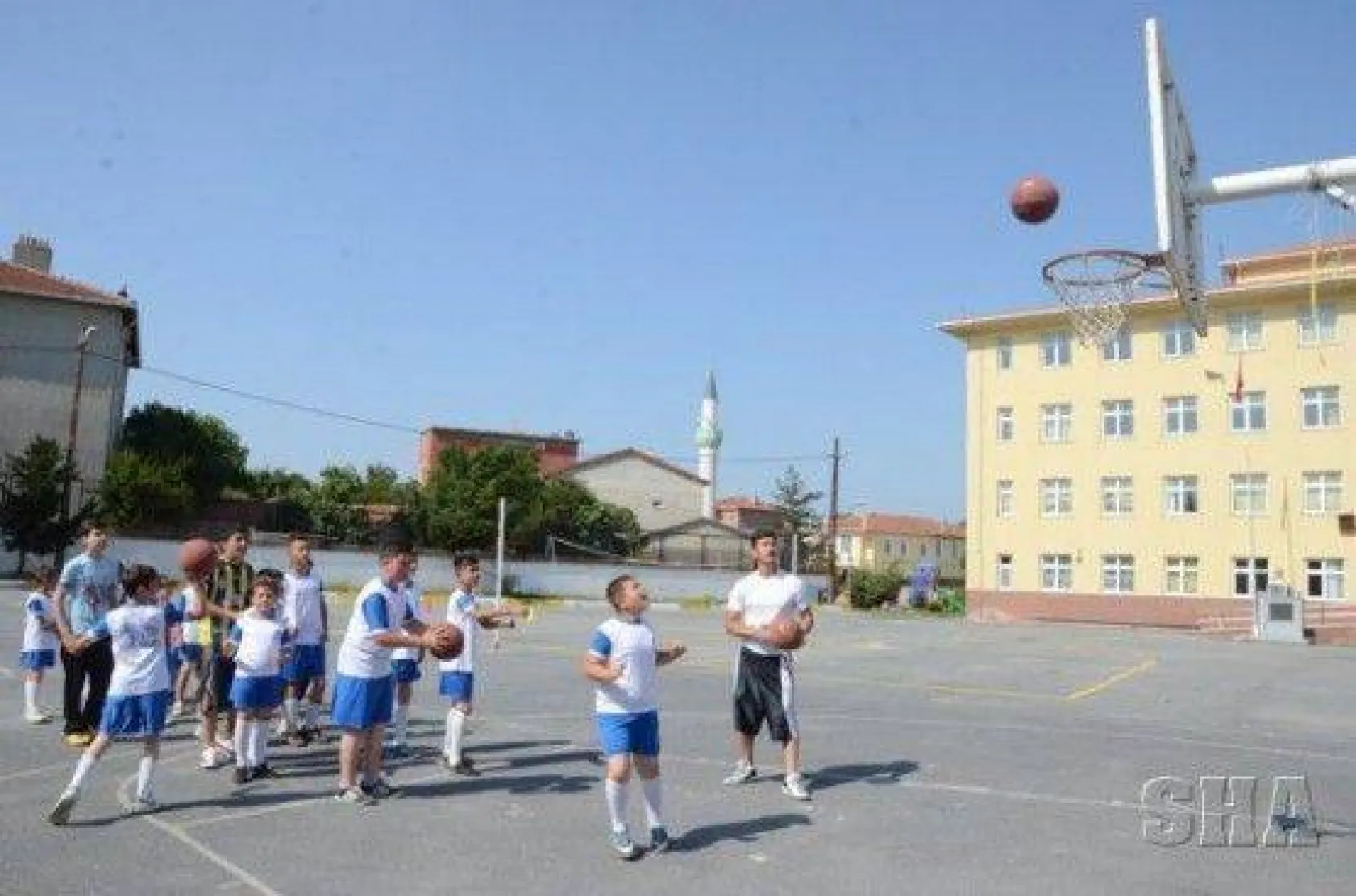 Çocuklar Yaz Spor Okulunun Keyfini Çıkartıyor