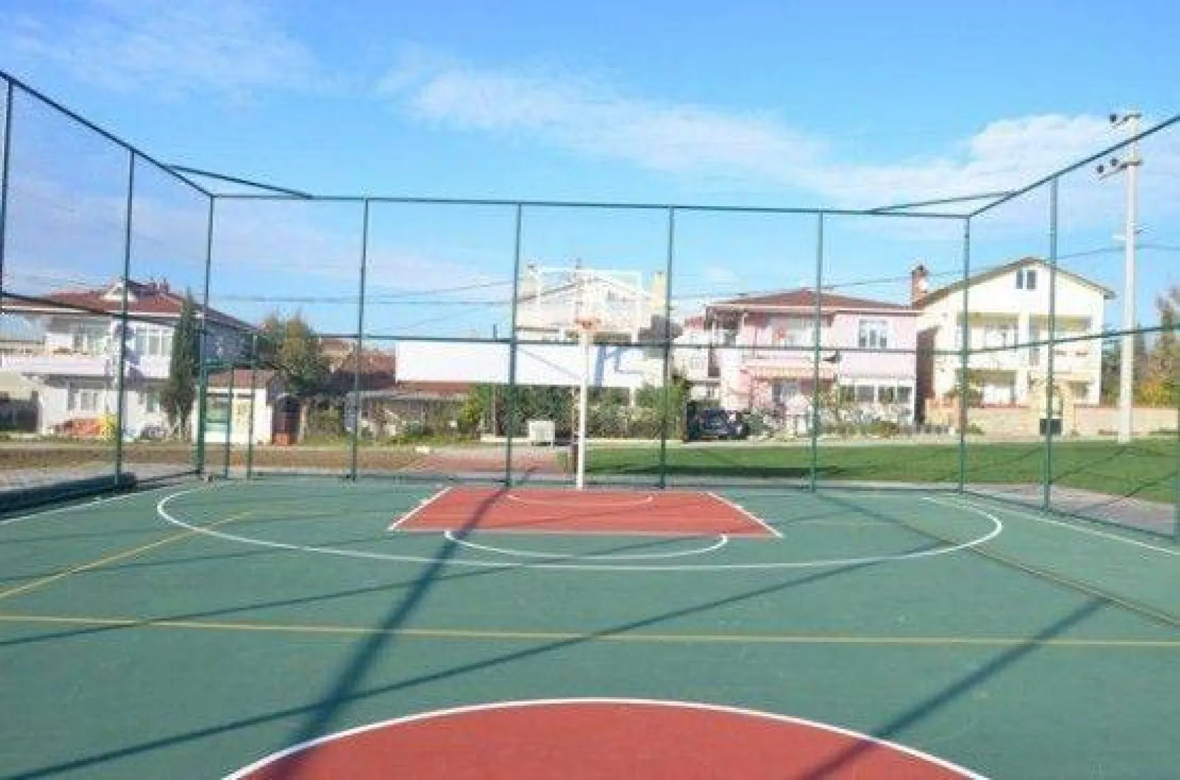 Hurdalık Alan Modern Spor Sahası Oldu