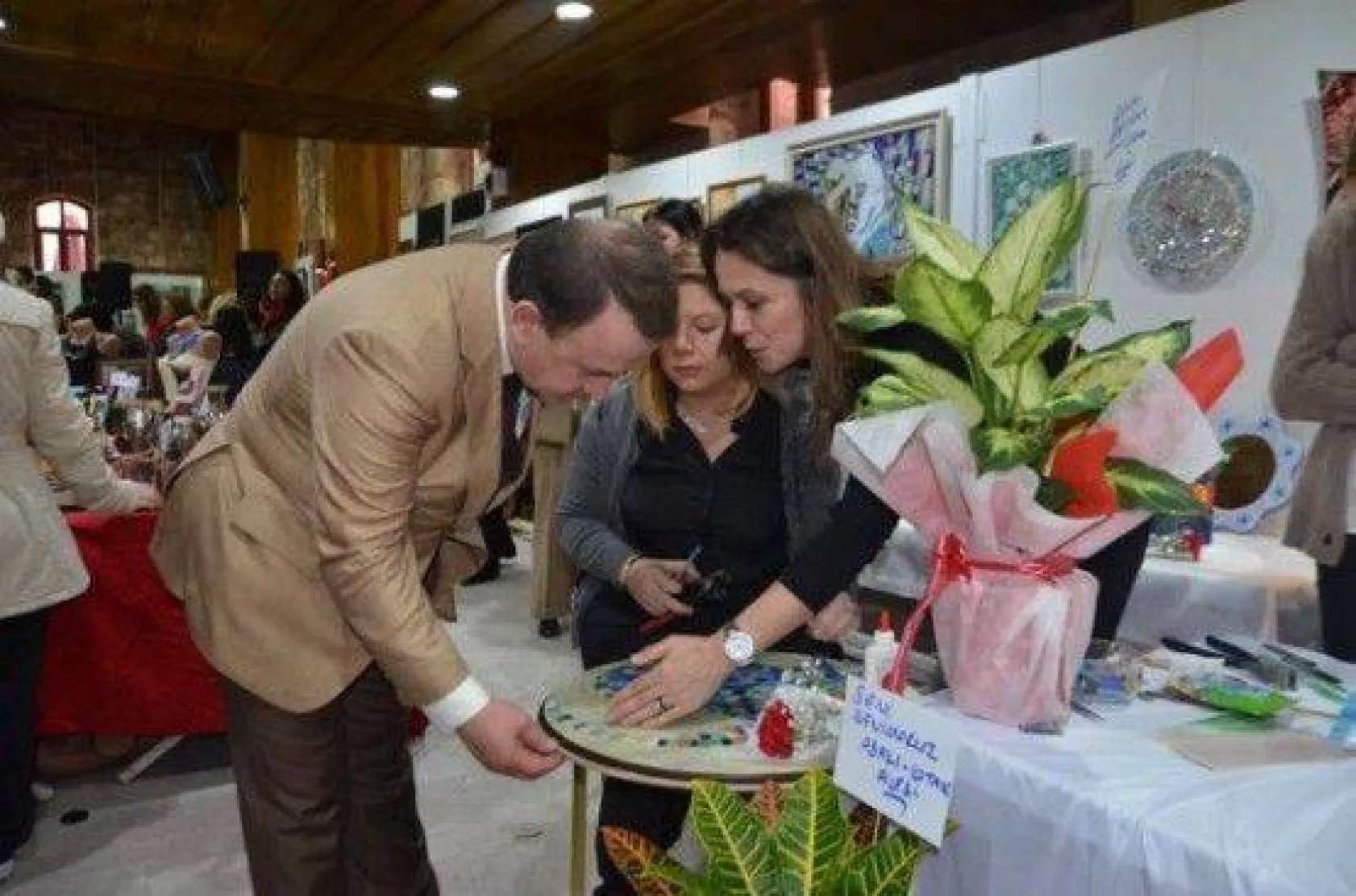 Elimin Emeği Karma Sergisi Yoğun İlgi Gördü