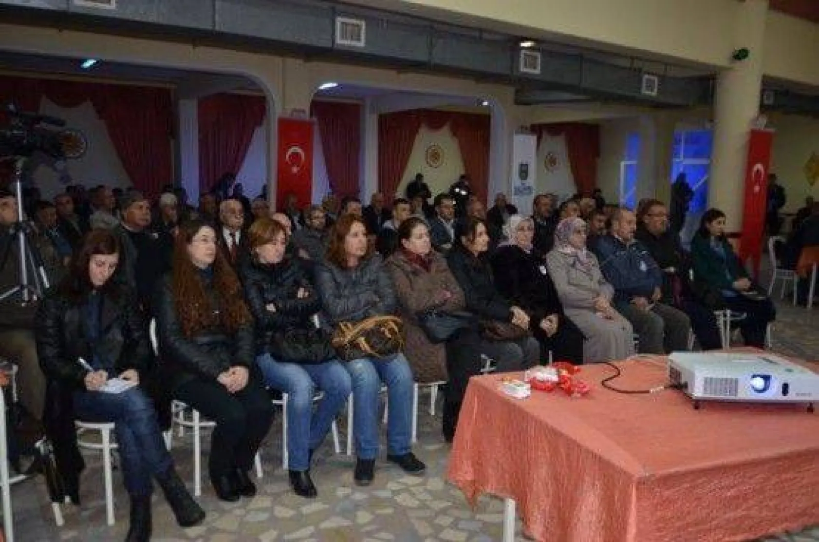 Değirmenköy'de Halk Toplantısı Gerçekleşti