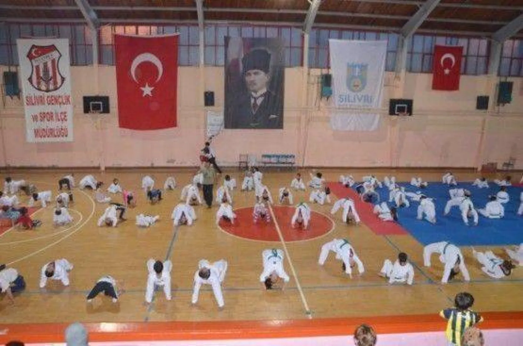 Minik Taekwondoculara Işıklar Ziyareti