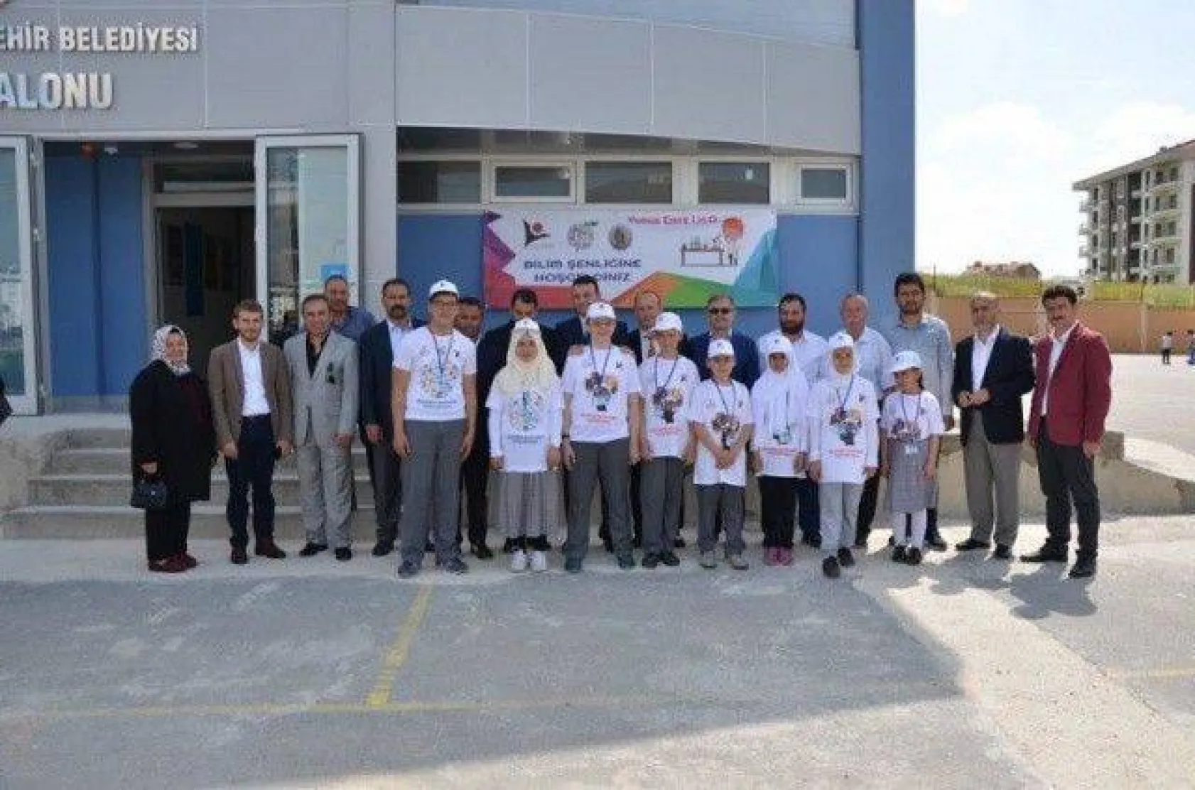 İmam Hatip Ortaokulu'nda TÜBİTAK 4006 Bilim Fuarının açılışı yapıldı.
