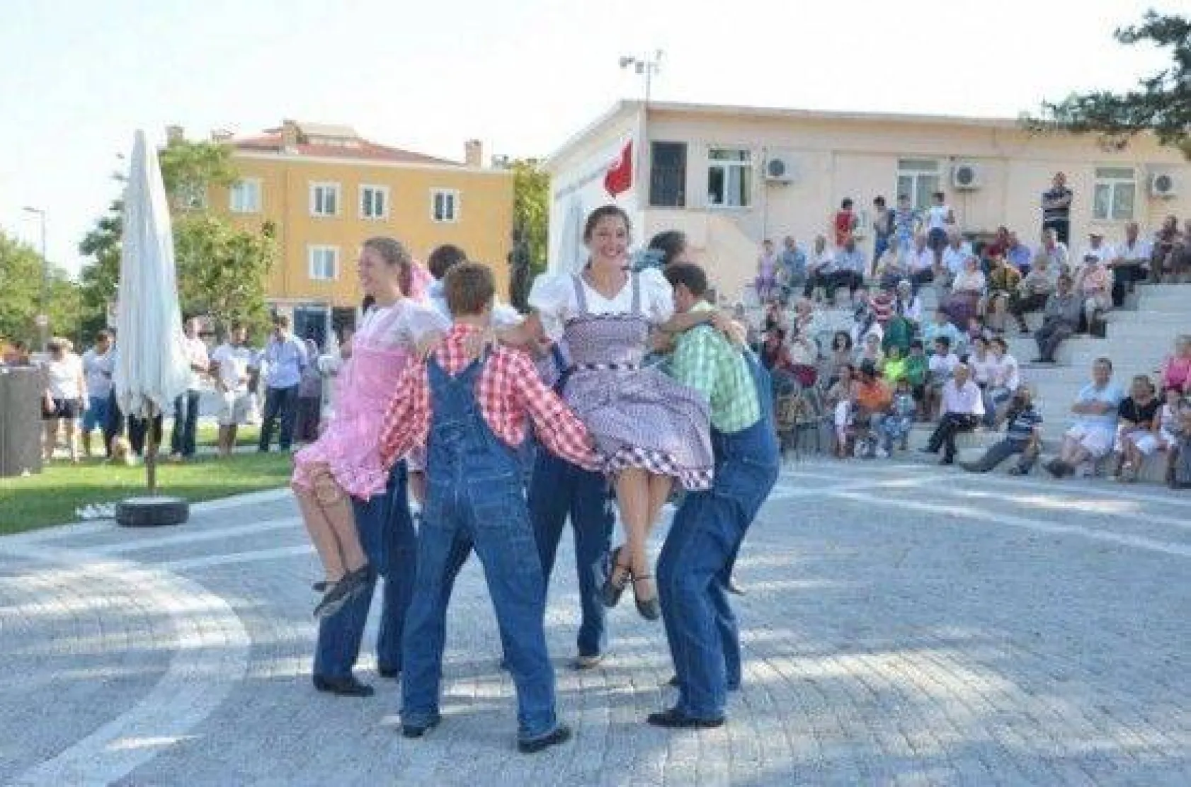 Mahallelerde Festival Rüzgârı Esti