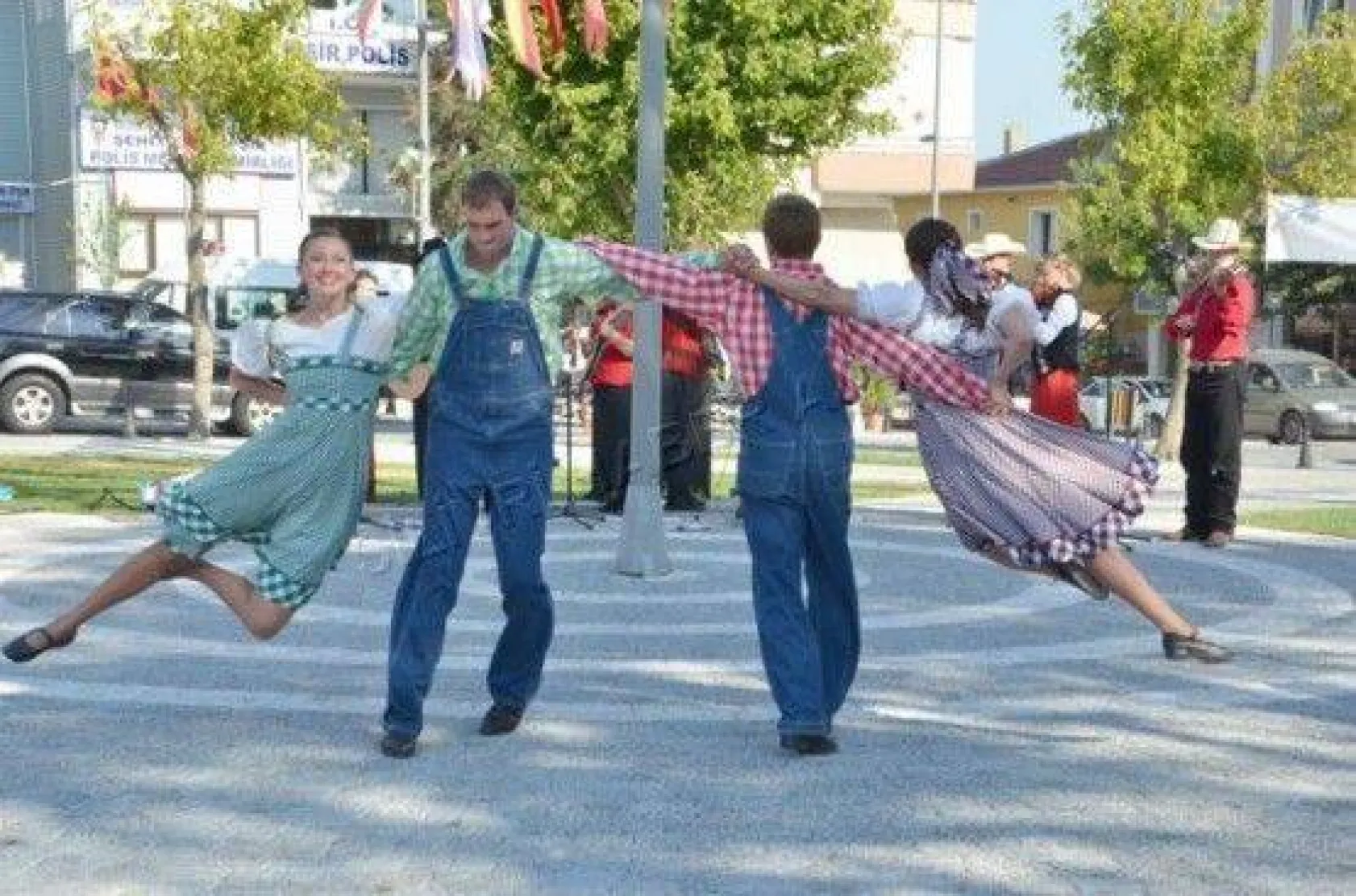 Mahallelerde Festival Rüzgârı Esti