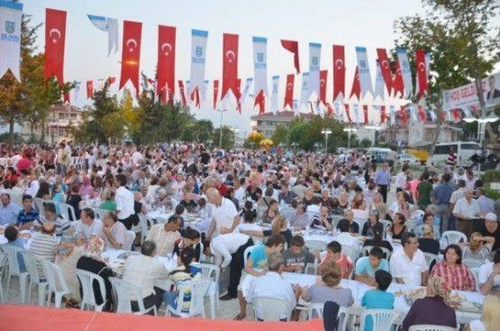 Gümüşyaka Çay Bahçesi doldu taştı