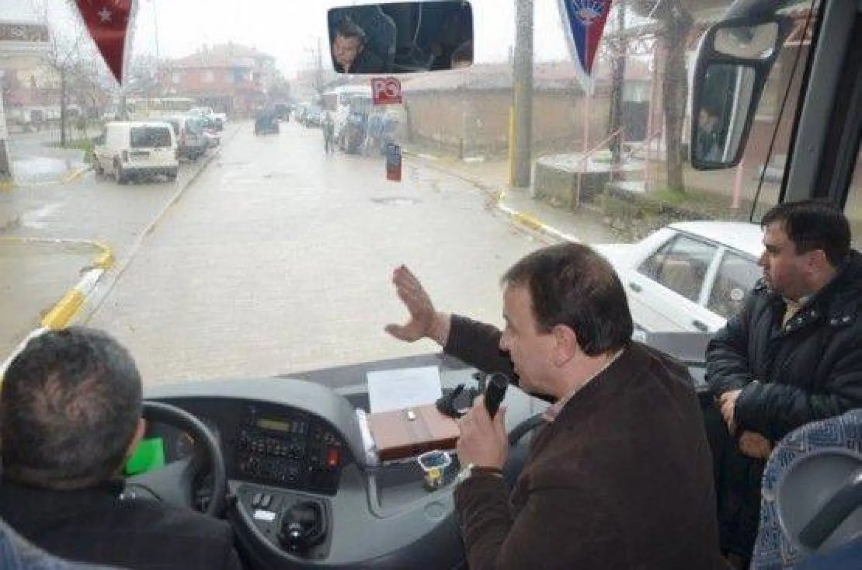 Işıklar Ekibiyle Birlikte İlçeyi Mahalle Mahalle D