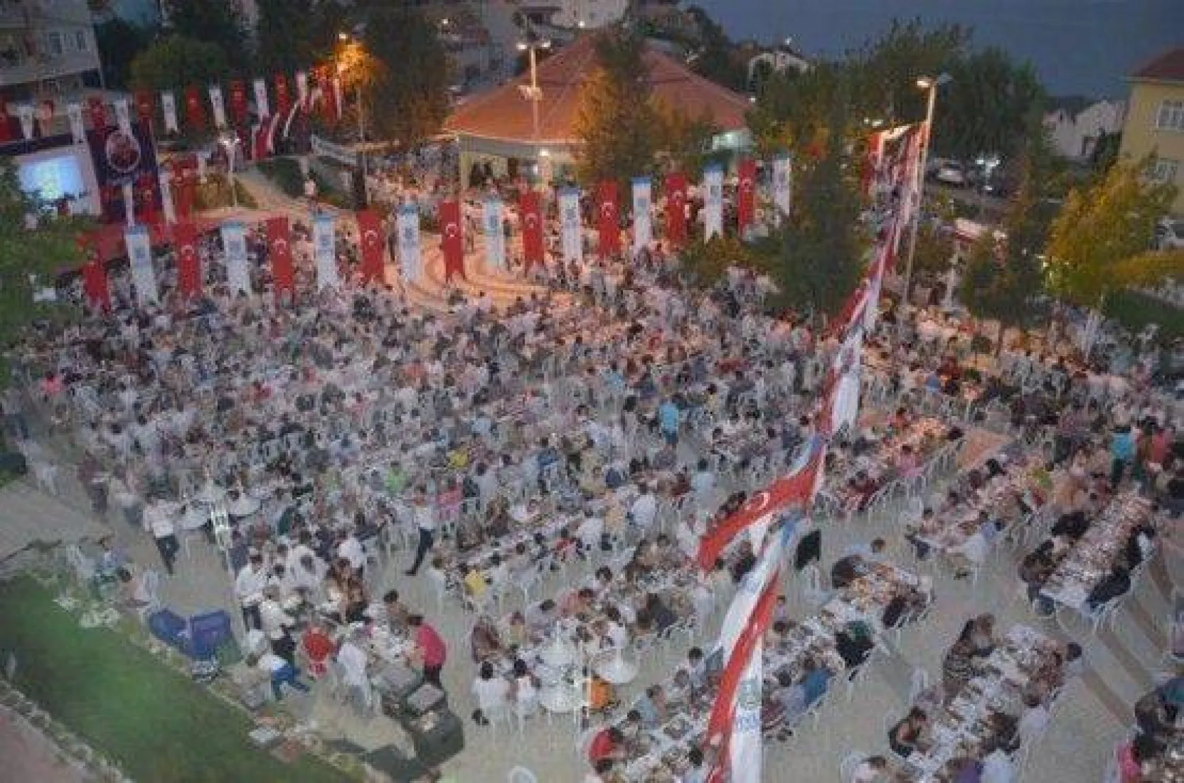 Gümüşyaka Çay Bahçesi doldu taştı