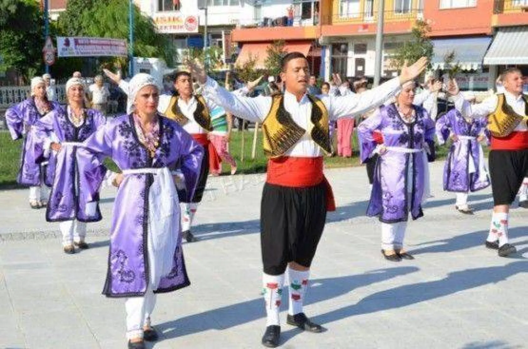Mahallelerde Festival Rüzgârı Esti