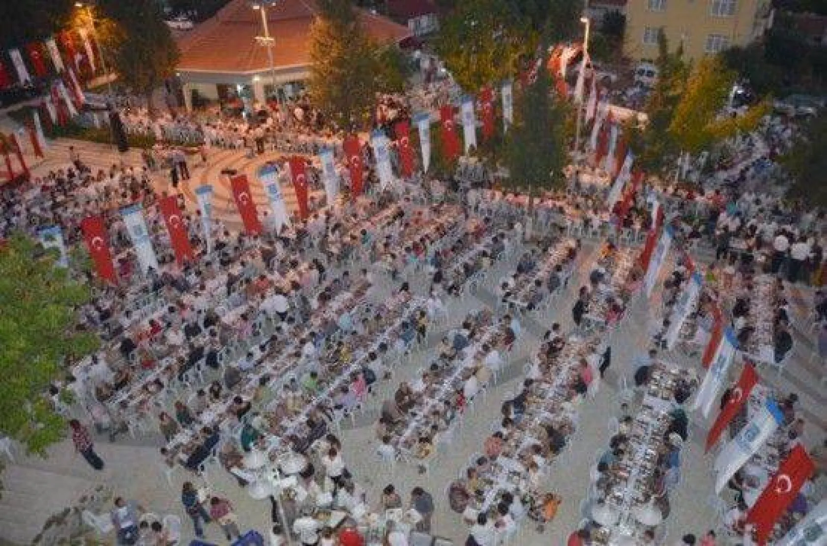 Gümüşyaka Çay Bahçesi doldu taştı