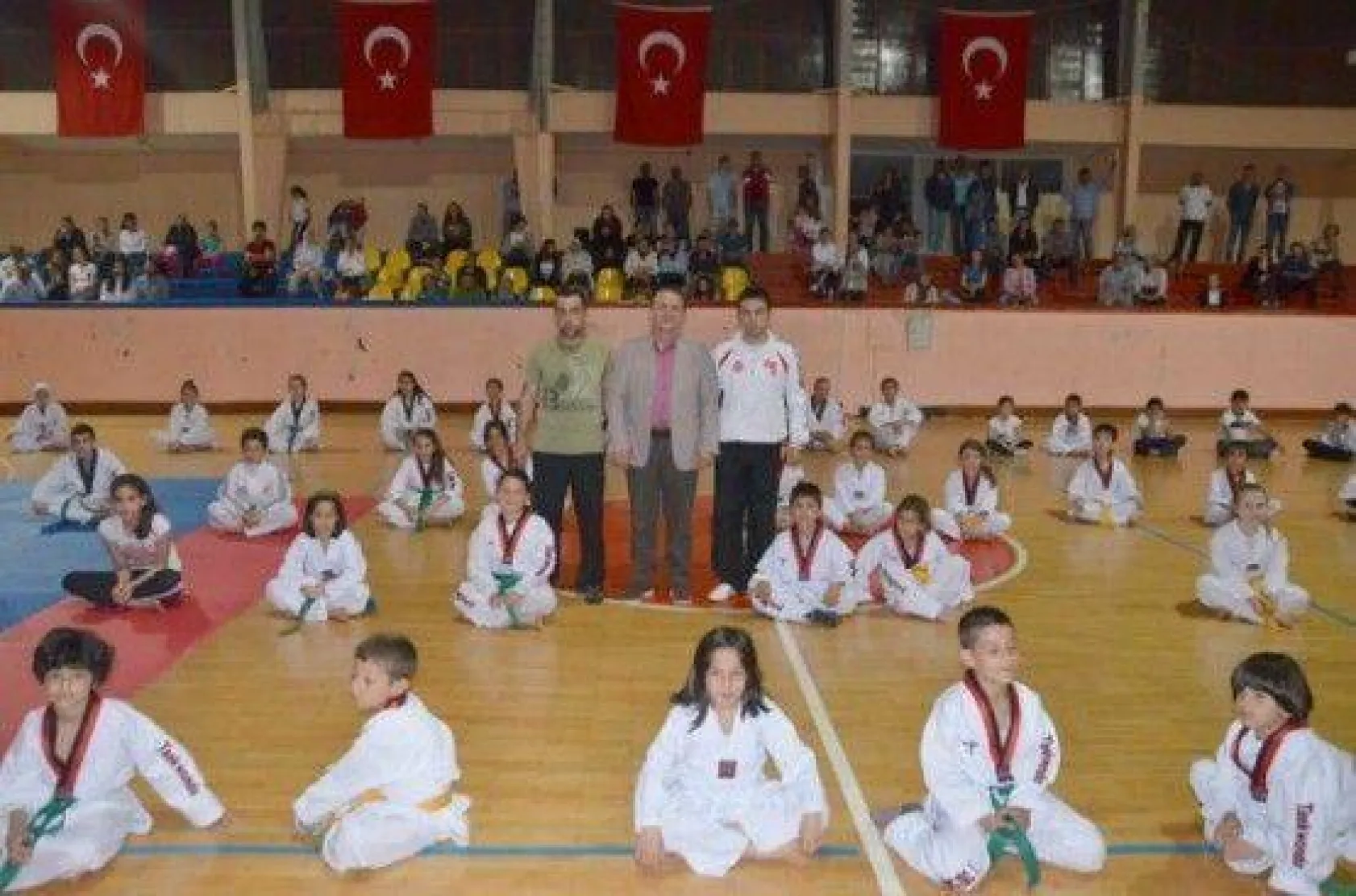 Minik Taekwondoculara Işıklar Ziyareti