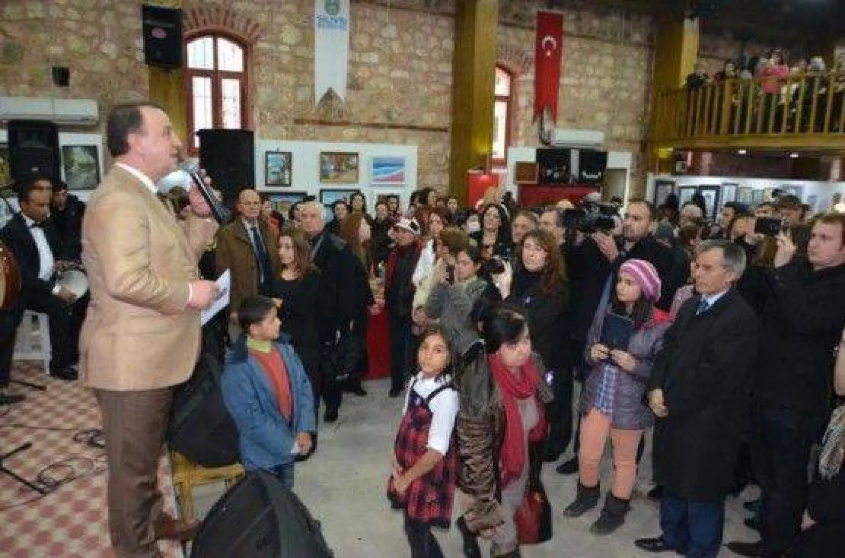 Elimin Emeği Karma Sergisi Yoğun İlgi Gördü