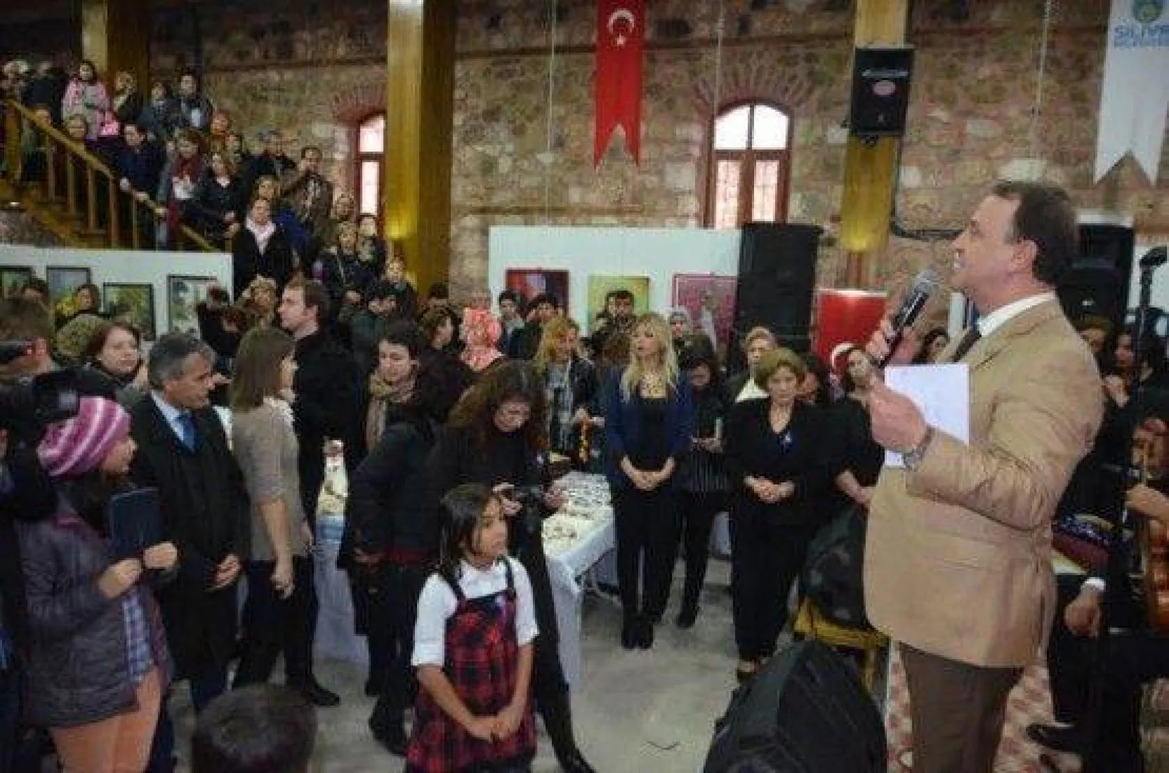 Elimin Emeği Karma Sergisi Yoğun İlgi Gördü