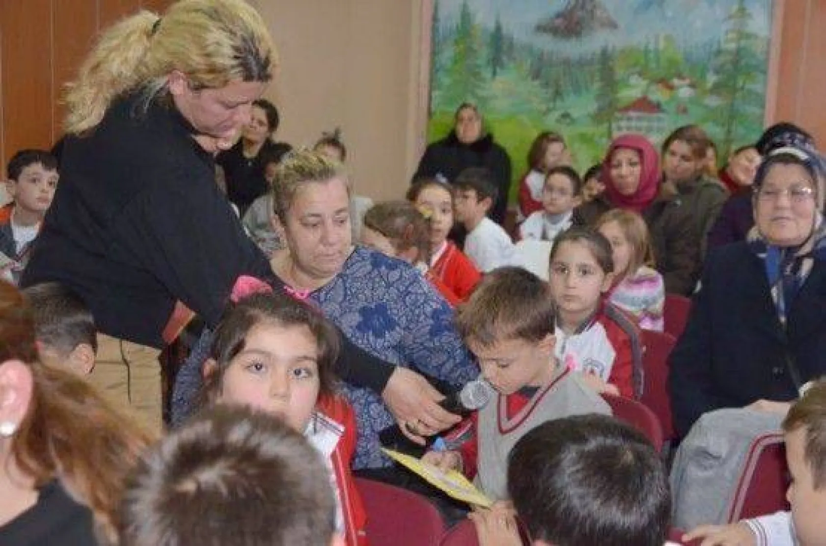 Işıklar miniklere kitap okudu