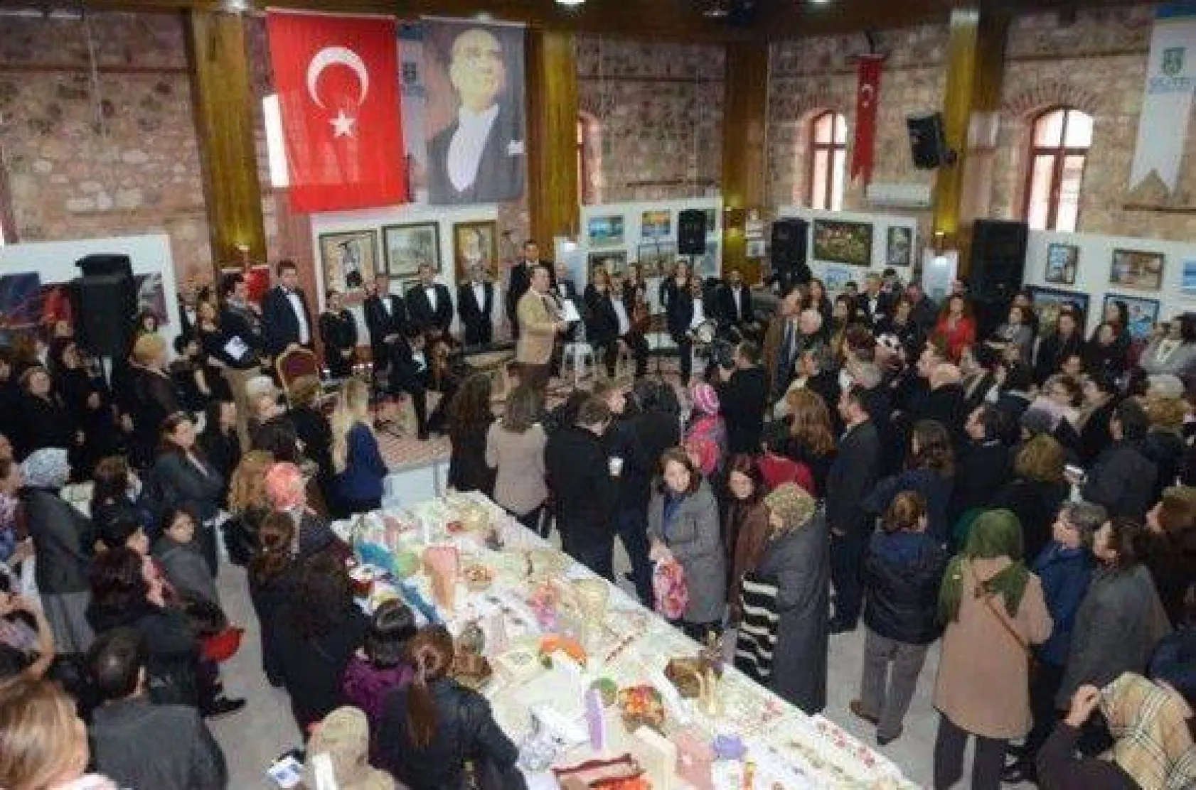 Elimin Emeği Karma Sergisi Yoğun İlgi Gördü