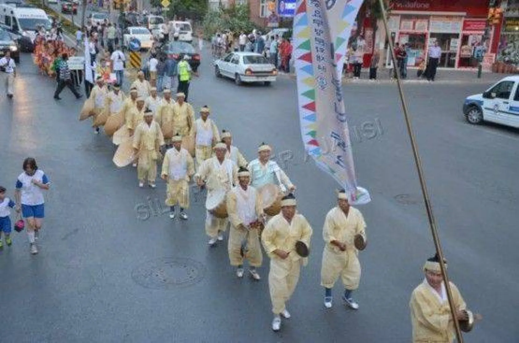 Dünya Renkleri Silivri Sokaklarında