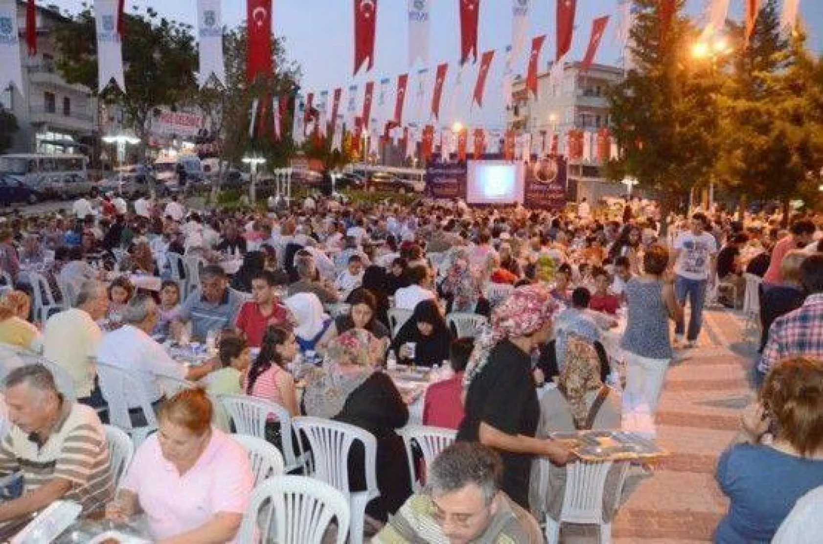 Gümüşyaka Çay Bahçesi doldu taştı