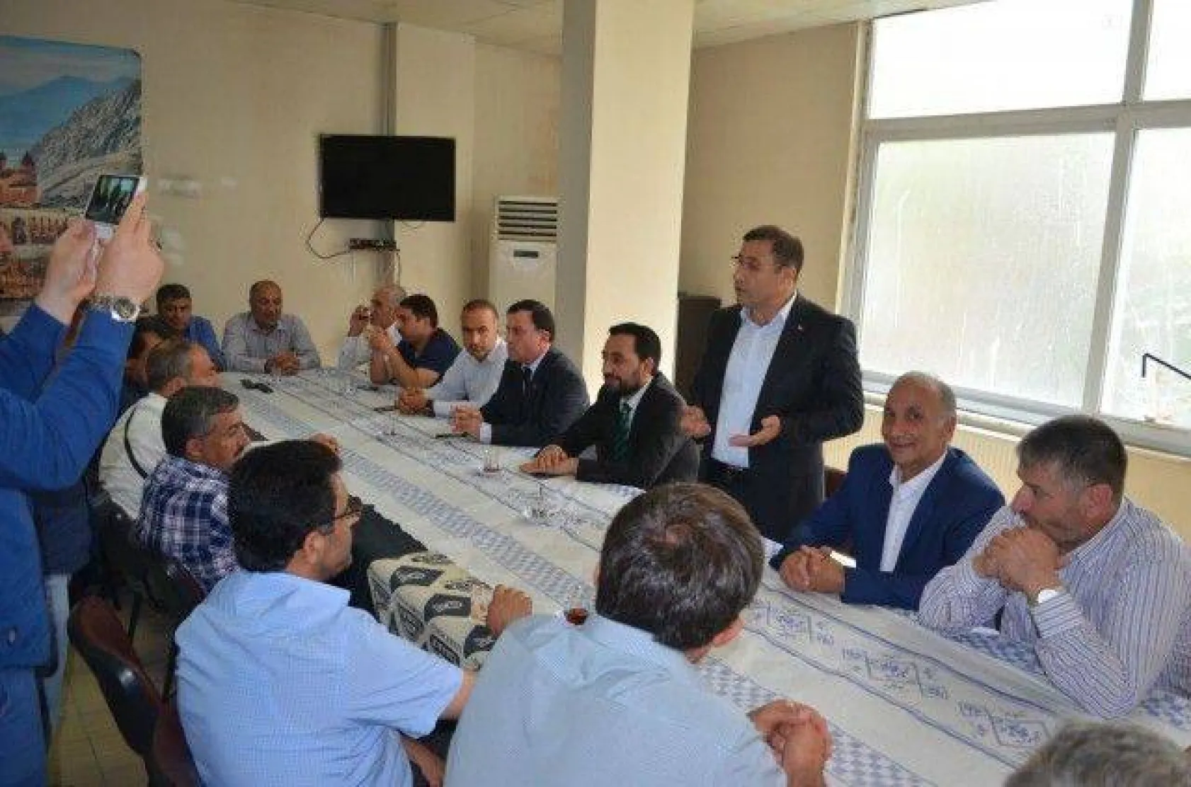 AK Parti yöneticileri Ağrılılarla bayramlaştı