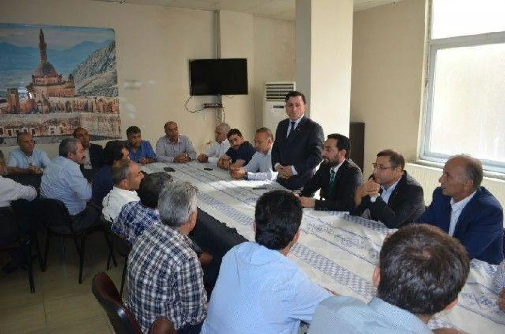 AK Parti yöneticileri Ağrılılarla bayramlaştı