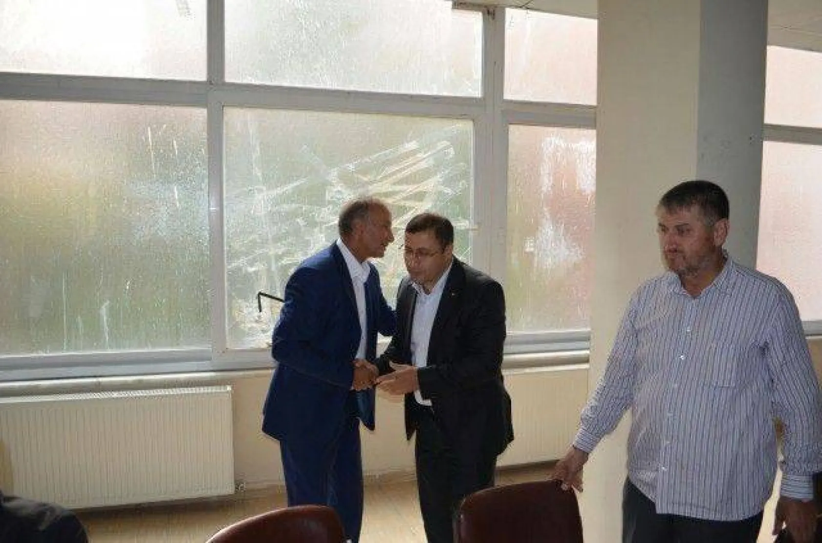 AK Parti yöneticileri Ağrılılarla bayramlaştı