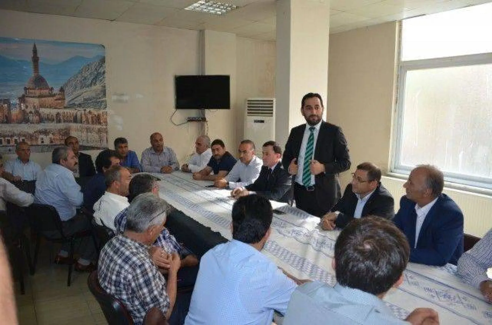 AK Parti yöneticileri Ağrılılarla bayramlaştı