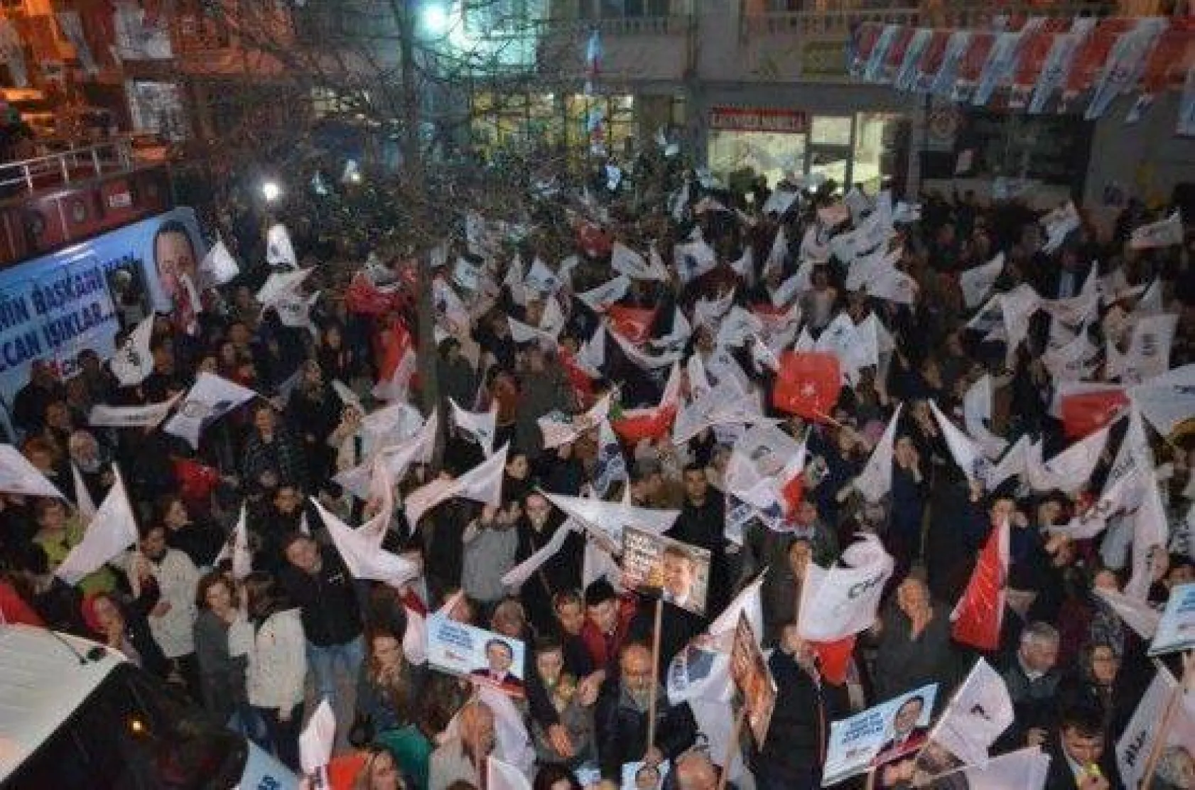 Işıklar sevgisi Alibey'de sokaklara taştı…