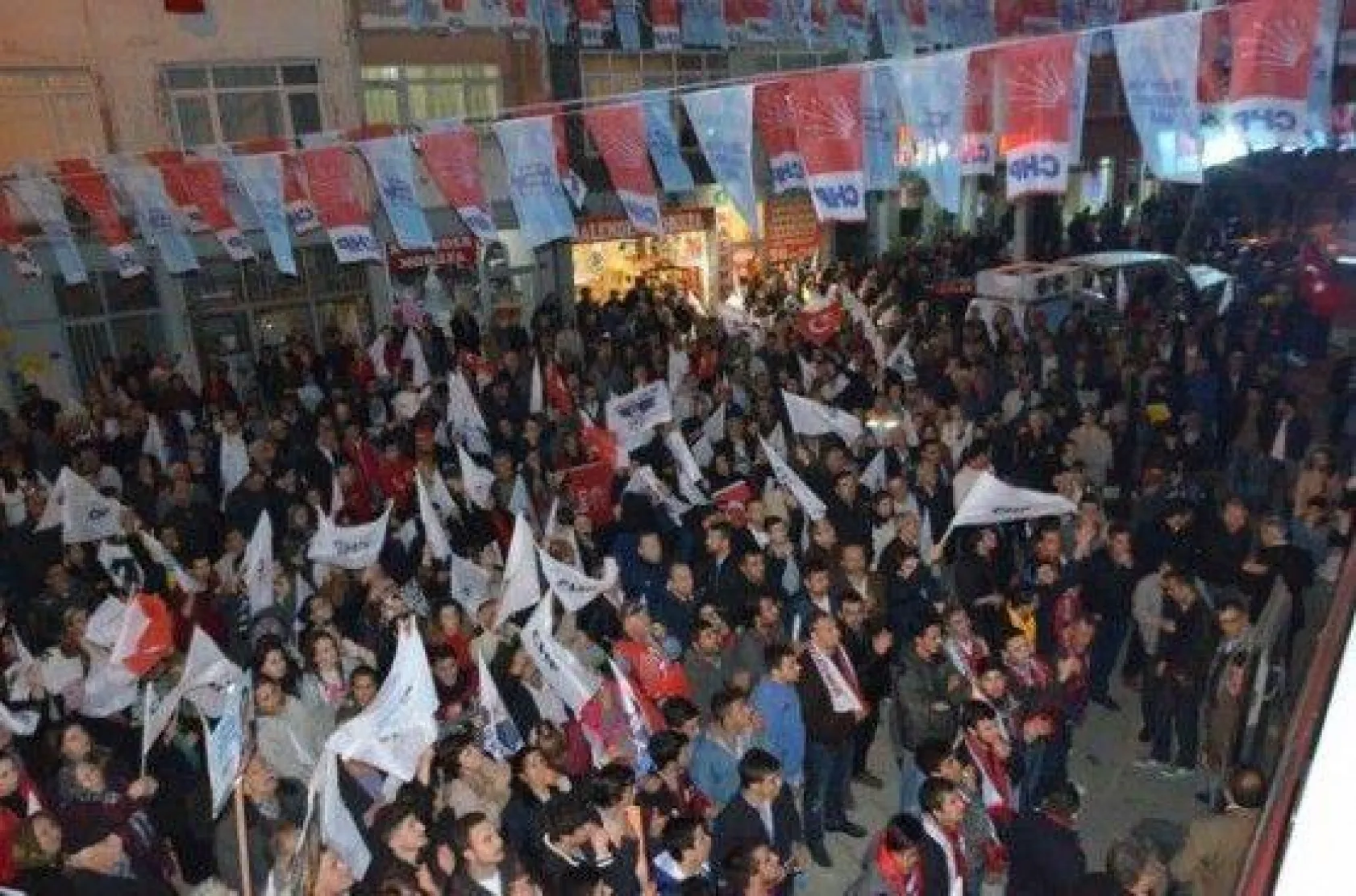 Işıklar sevgisi Alibey'de sokaklara taştı…